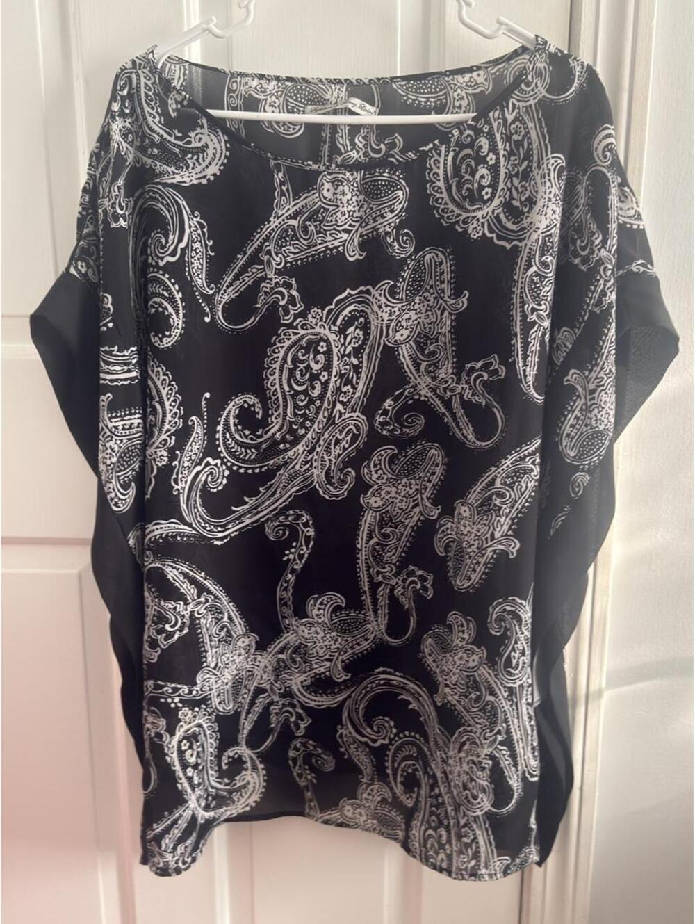 Bell Women's Black and White Paisley Bell Sleeve Blouse XL New Without Tags